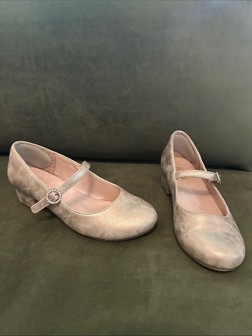 Girls size 3 low heel dress shoe
